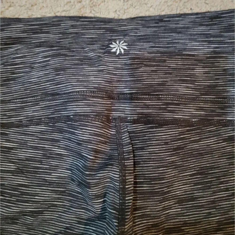 Women's Athleta Black Space Workout Capri leggings Sz Large